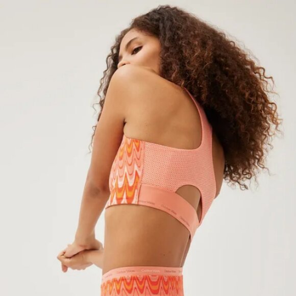 Outdoor Voices Doing Things Thrive Bra in Grapefruit Helios - Picture 5 of 9